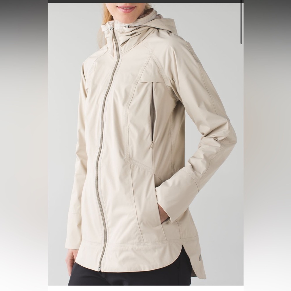 Lululemon Fo Drizzle rain jacket Size- cashew - size 6